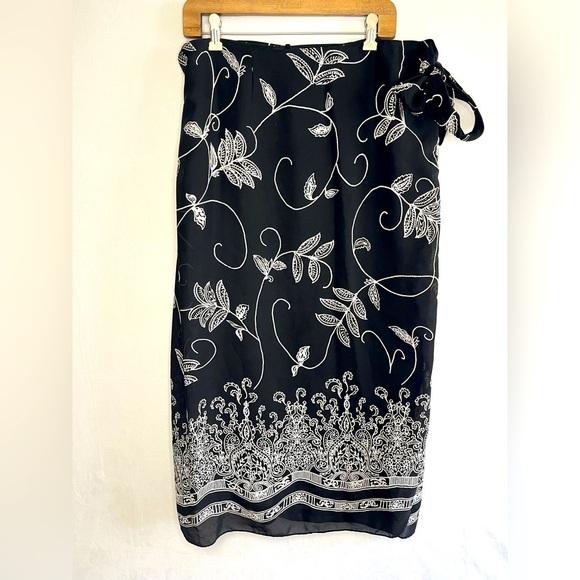 Herman Geist Vintage Wrap Sarong Floral Skirt Black and White Womens Size L - Picture 1 of 4